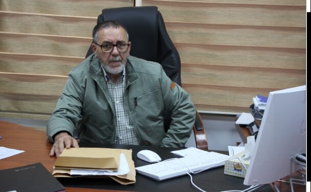 رئيس قسم العاملين بمستشفى بنغازي التعليمي لطب وجراحة العيون “لا وجود مشاكل تعيق العمل “