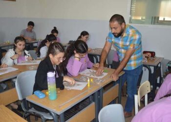 محمود هلهل التربية الفنية تساهم في تطوير الفكر النقدي والإبداعي وحل المشكلات وتعزيز الثقة بالنفس والتعبير عن الذات