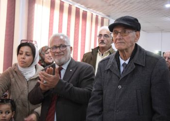 مركز وهبي البؤري الثقافي يكرم الفنان الكوميدي”فتحي العماري “