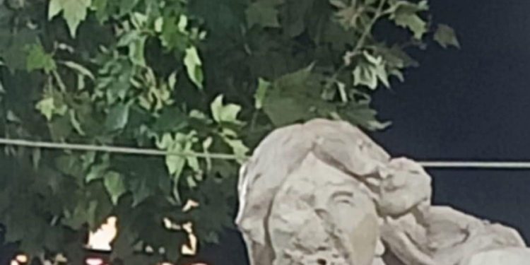 تمثال عين الفوارة   فتيل بين الاستبقاء او الاستفتاء او القضاء