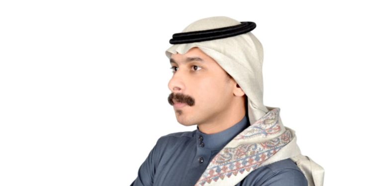 ترف الانكفاء” في نادي الرواية الأولى: وائل الحفظي يروي قلق البدايات ووعي الكتابة.