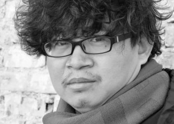 ساعزف قداسا بقلم كاو شوي الصين