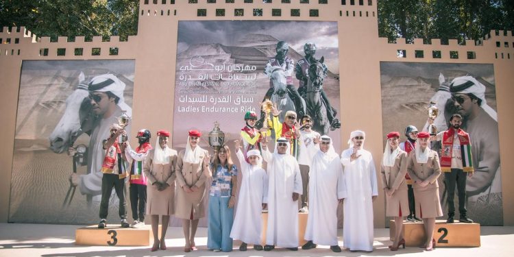 إسطبلات «الريف العجبان» تتصدر سباق السيدات في انطلاقة مهرجان أبوظبي للقدرة.